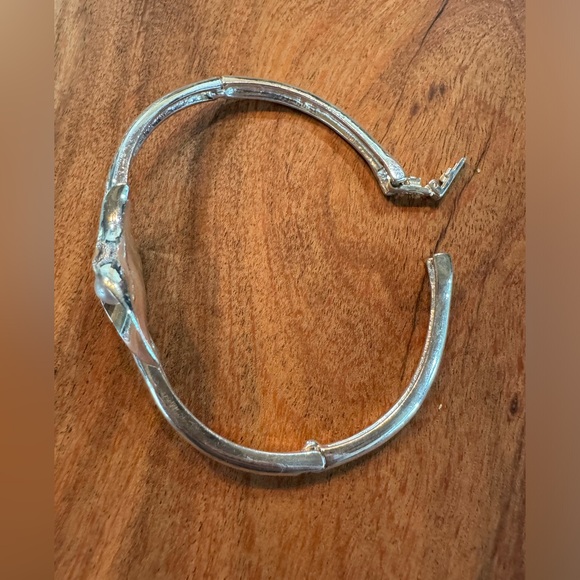 Avon Dainty Silver Pearl Lily Bracelet - Picture 2 of 6